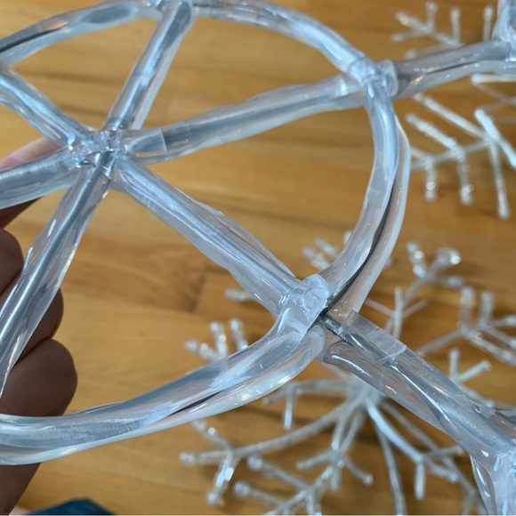 Bundle of 6 LARGE hanging decorative snowflakes - Picture 7 of 12